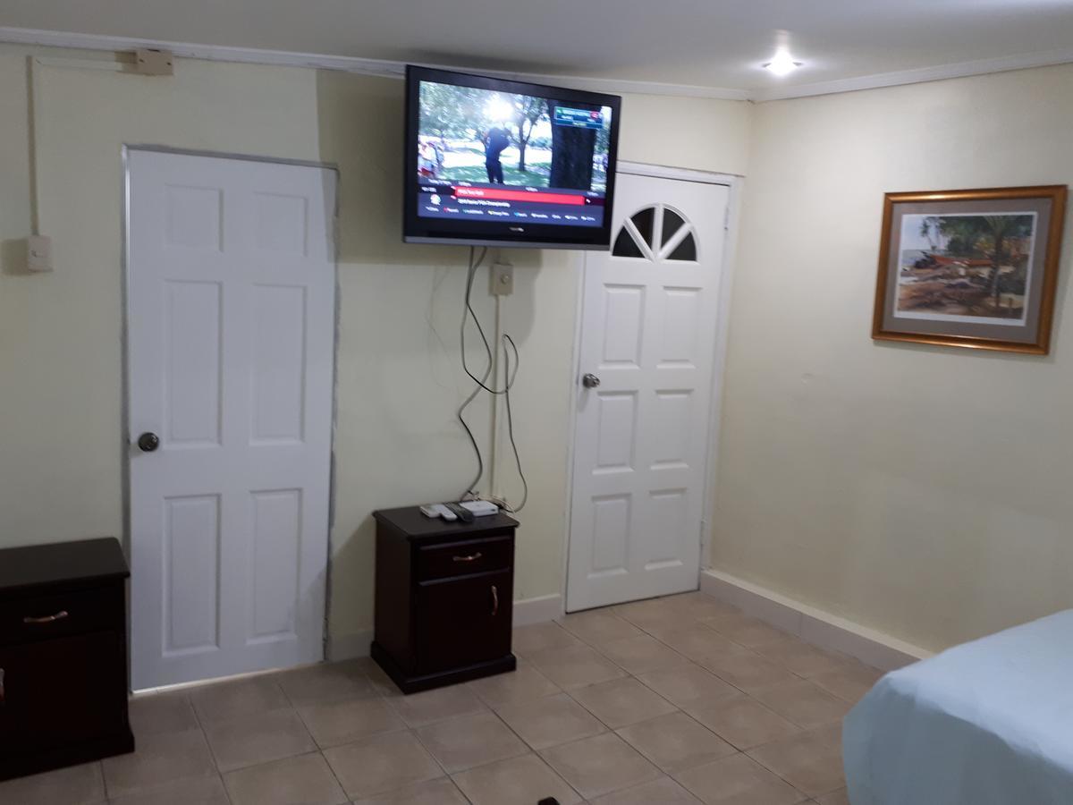 Woodbrook On The Avenue Bed & Breakfast Port of Spain Exterior photo